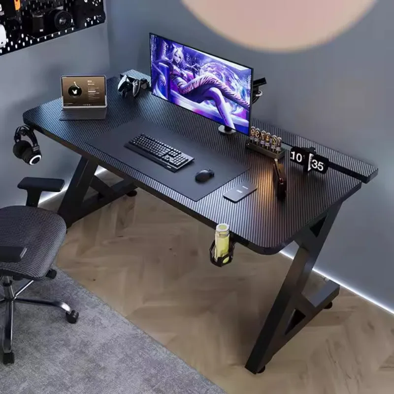 Desk Setup Designer - Q – bureaux d'ordinateur noirs minimalistes,